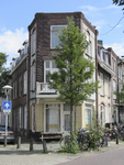 908809 Gezicht op het winkelhoekpand Duifstraat 61 te Utrecht, met links de Nieuwe Koekoekstraat.N.B. bouwjaar: ...